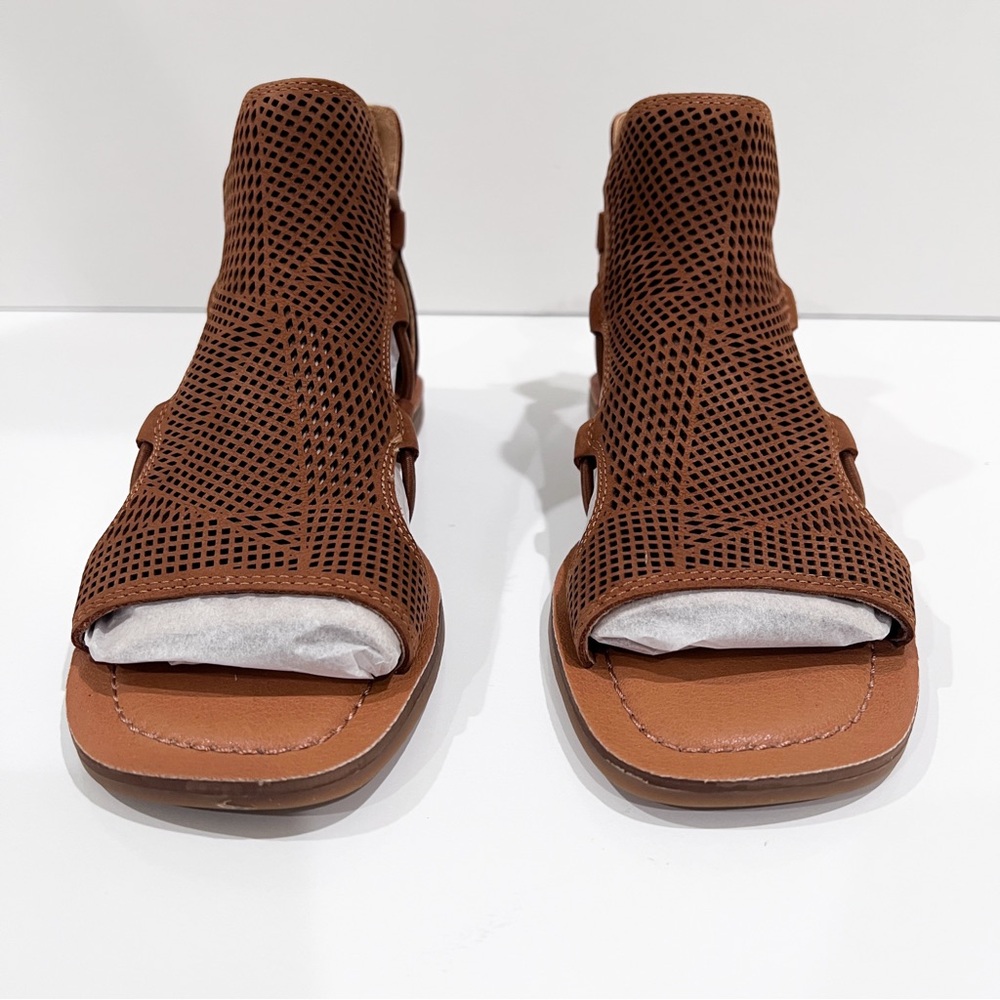 Lucky Brand Bartega Gladiator Flat Sandals Suede Perforated Back Zip Brown 6 NEW - Picture 11 of 13